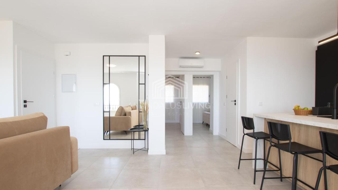 Panoramic Sea Views And Direct Access To The Beach From The Community In Torrenueva Apartment Malaga Exterior photo