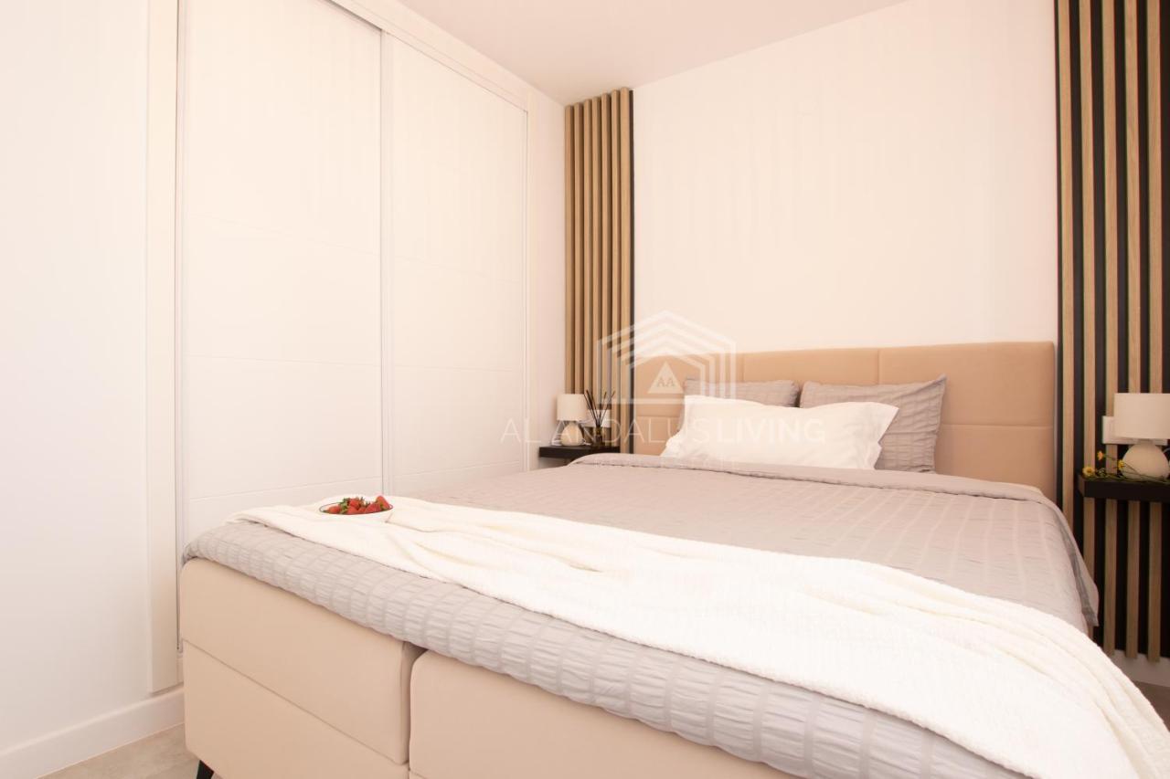 Panoramic Sea Views And Direct Access To The Beach From The Community In Torrenueva Apartment Malaga Exterior photo