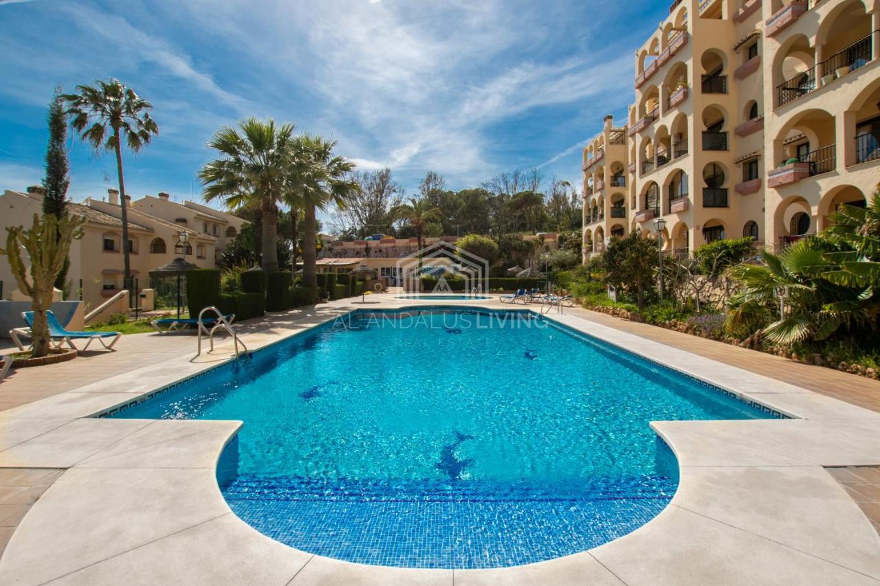 Panoramic Sea Views And Direct Access To The Beach From The Community In Torrenueva Apartment Malaga Exterior photo