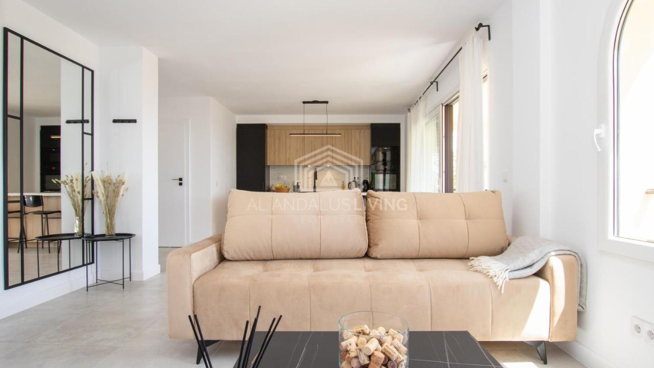Panoramic Sea Views And Direct Access To The Beach From The Community In Torrenueva Apartment Malaga Exterior photo